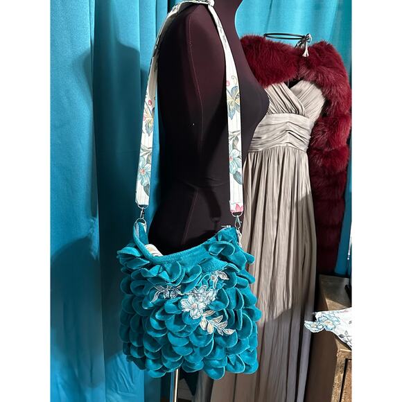 Handmade Petal Purse with matching pocket insert and embroidered accents. - Picture 3 of 10